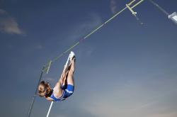 开云官方app入口-F1新赛季揭幕战之夜，格列兹曼节奏完全掌控，一场跨越时空的竞技交响