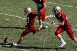 开云APP-欧冠淘汰赛焦点战，皇马火力全开，全面压制贝蒂斯