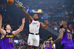 开云足球直播-快船悍将全面爆发,助球队实现逆袭