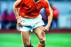 开云平台-关于荷兰名将宣布退役,球坛一段传奇谢幕的信息