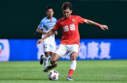 开云体育-重庆队客场险胜青岛队,保持胜率稳定