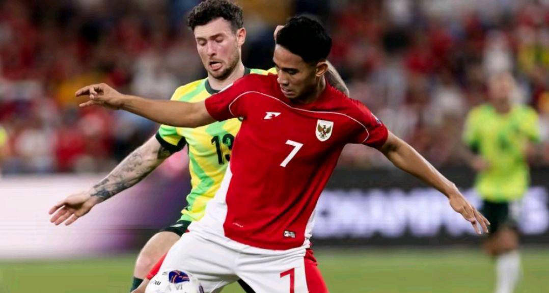 包含足球运动员实力大比拼,悬念迭起引发球迷狂热的词条 包含足球运动员实力大比拼,悬念迭起引发球迷狂热的词条