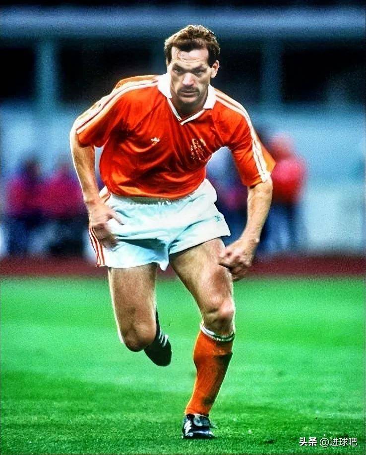 关于荷兰名将宣布退役,球坛一段传奇谢幕的信息 关于荷兰名将宣布退役,球坛一段传奇谢幕的信息