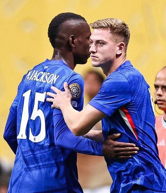 包含切尔西新援上演帽子戏法,助球队大获全胜的词条 包含切尔西新援上演帽子戏法,助球队大获全胜的词条