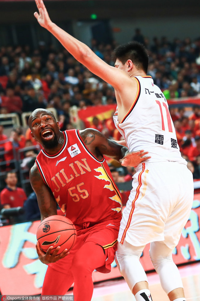 湖南男篮成功击败河北队,取得胜利 湖南男篮成功击败河北队,取得胜利