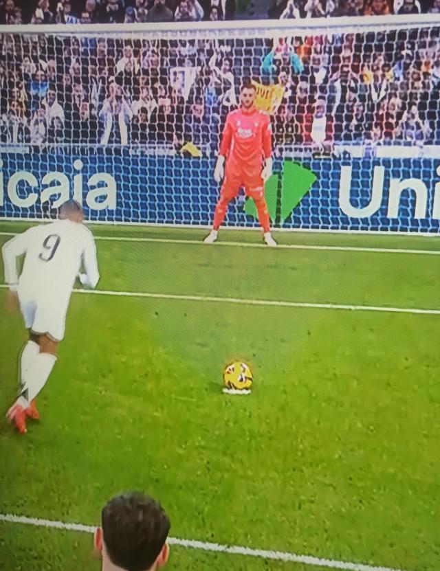 包含皇家马德里大胜,提前锁定欧冠小组第一的词条 包含皇家马德里大胜,提前锁定欧冠小组第一的词条