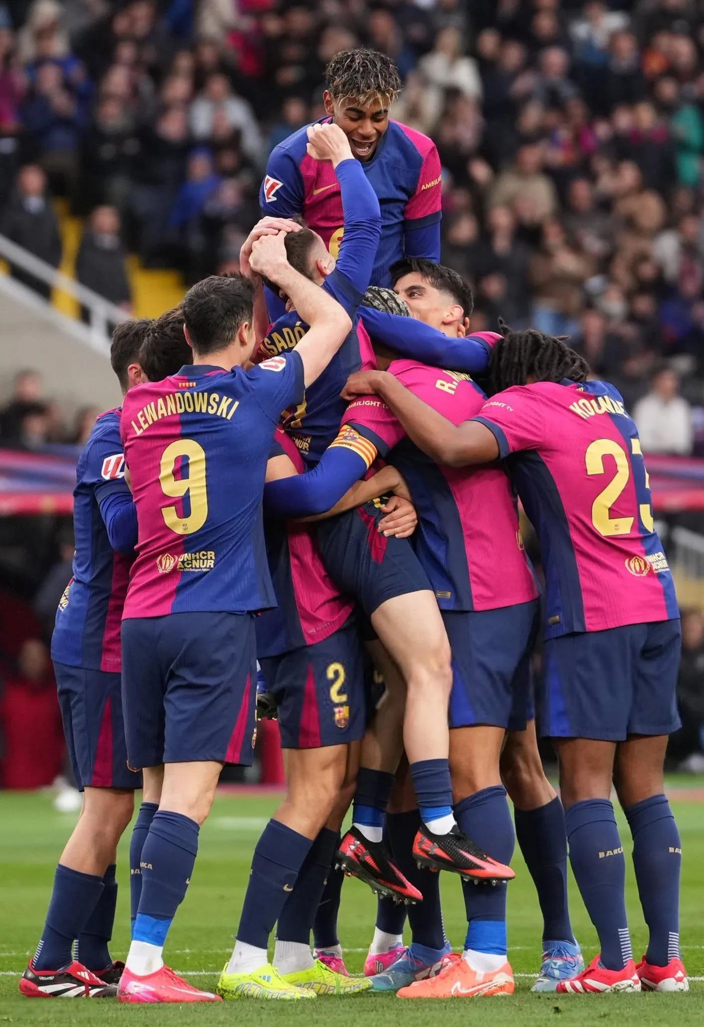 曼联进攻火力全开,客场大胜对手连胜达到四轮 曼联进攻火力全开,客场大胜对手连胜达到四轮