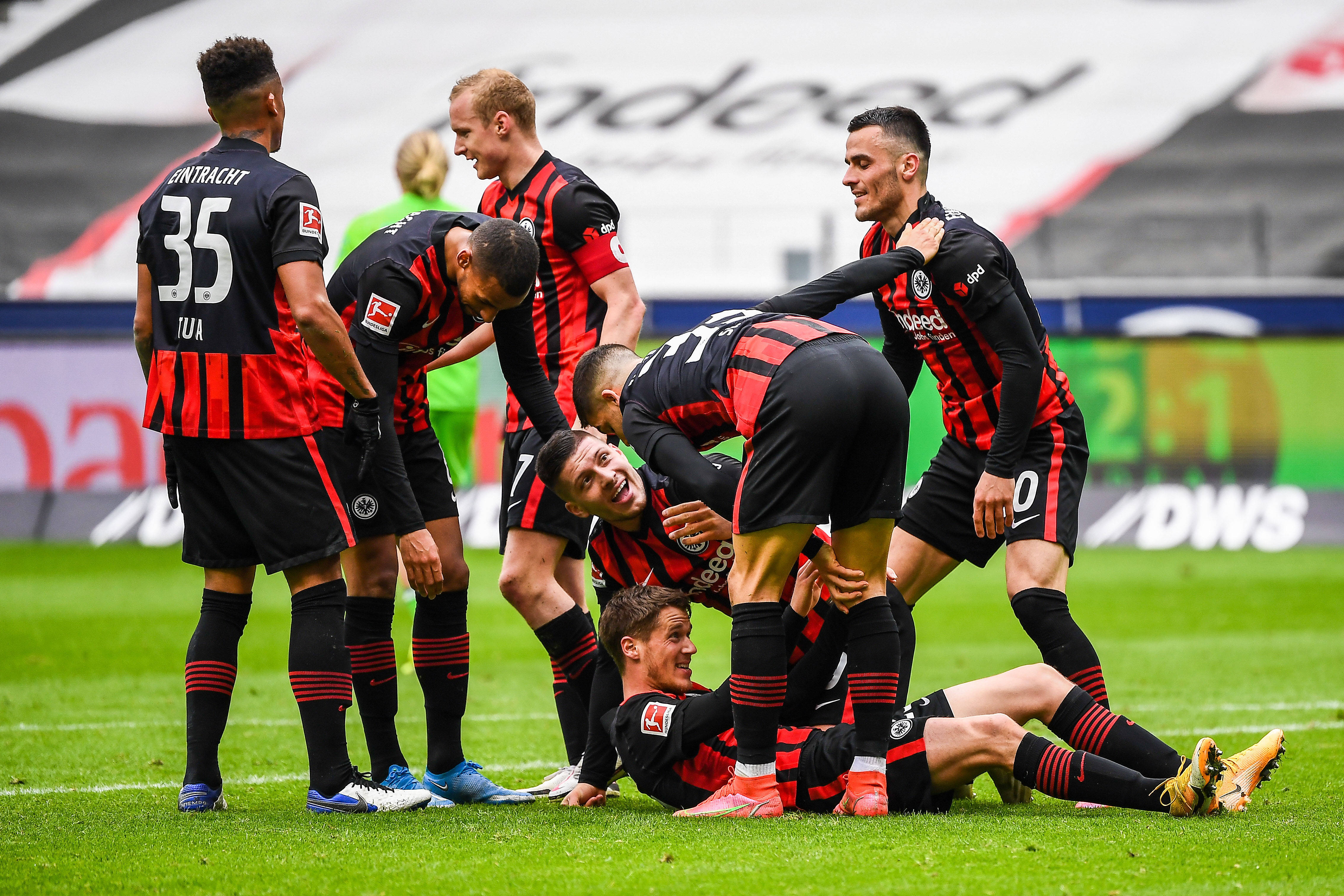 法兰克福在客场艰难闯关，锁定三分的简单介绍