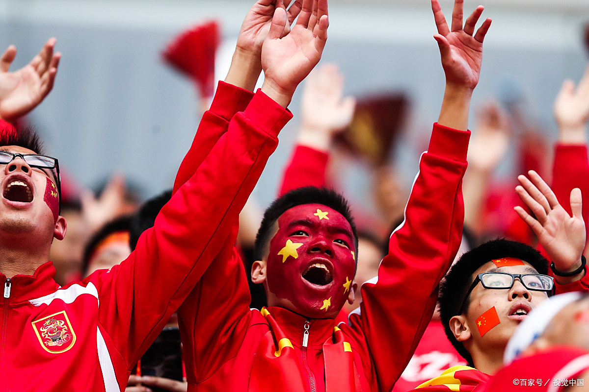 夺冠热门队伍连续胜利，登顶赛场震撼全球的简单介绍