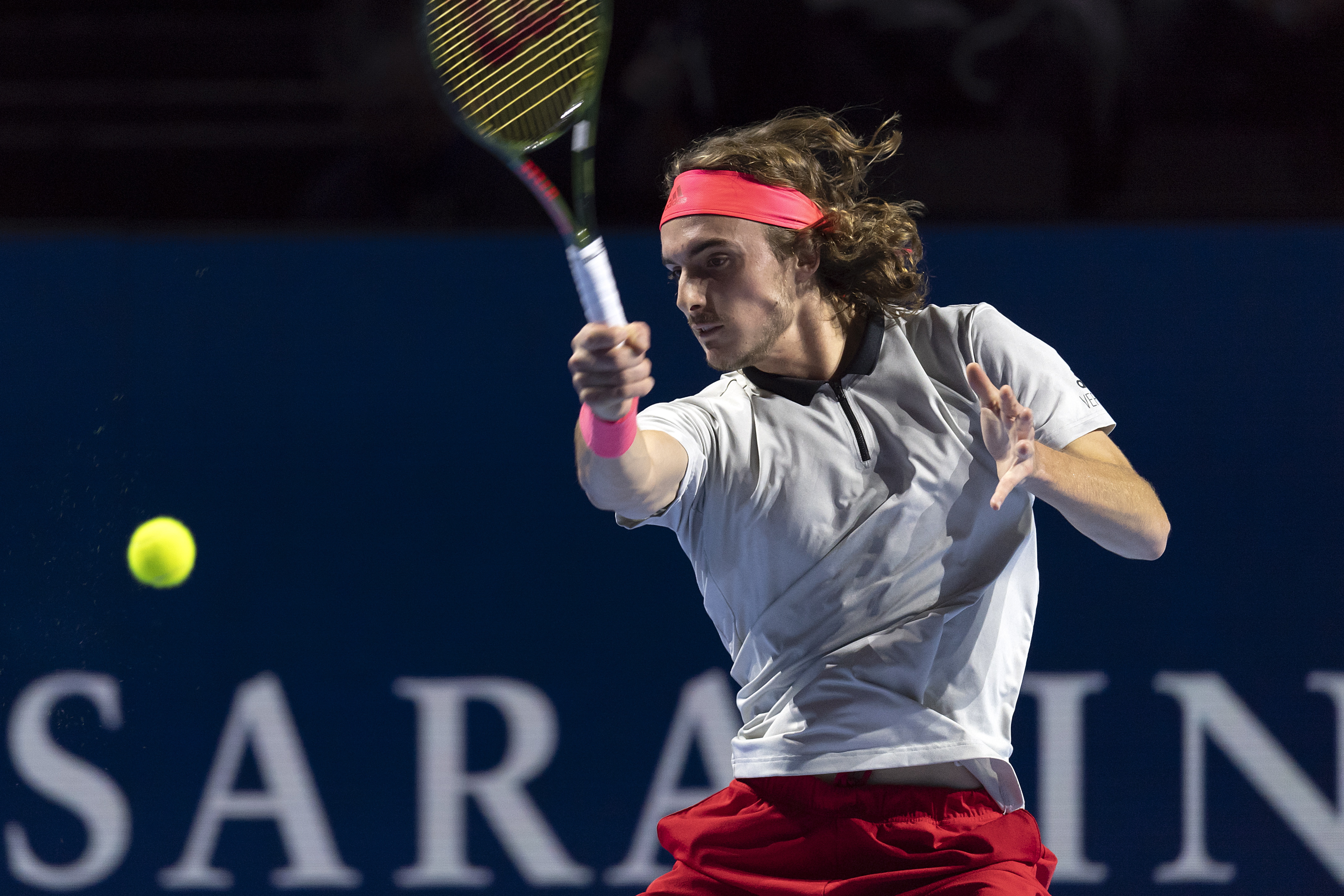 包含德国网球队完胜意大利网球队，西西帕斯三分雨点燃全场的词条