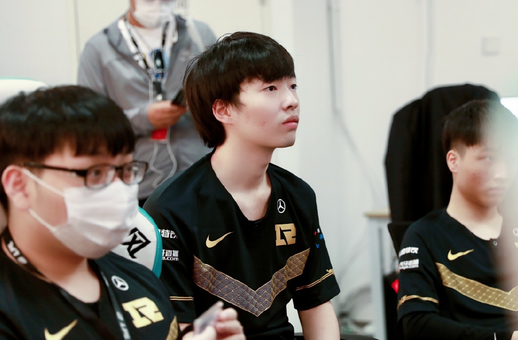 包含FNC碾压TeamWE,Deft一己之力扛起全队的词条 包含FNC碾压TeamWE,Deft一己之力扛起全队的词条